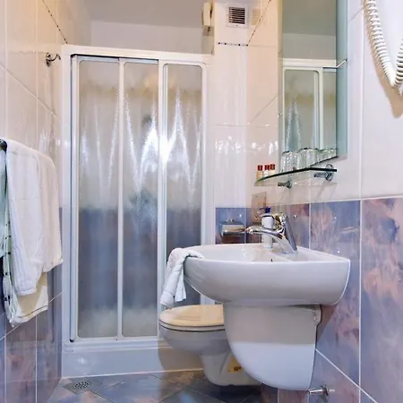 Апартаменты In With A Sea View, Terrace, Air Conditioning, Wifi 201-8 Брела